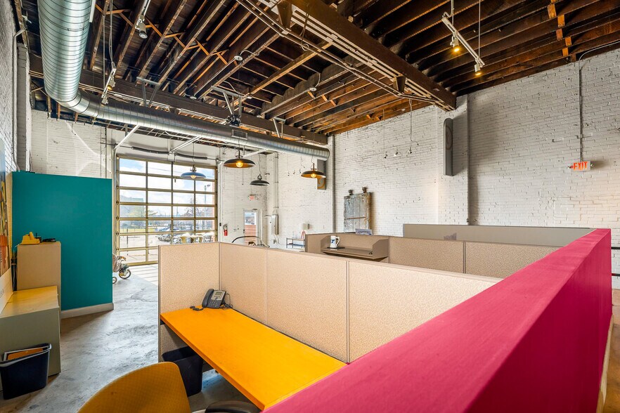 More Photos Of 3024 Locust St, Saint Louis Storefront For Sale