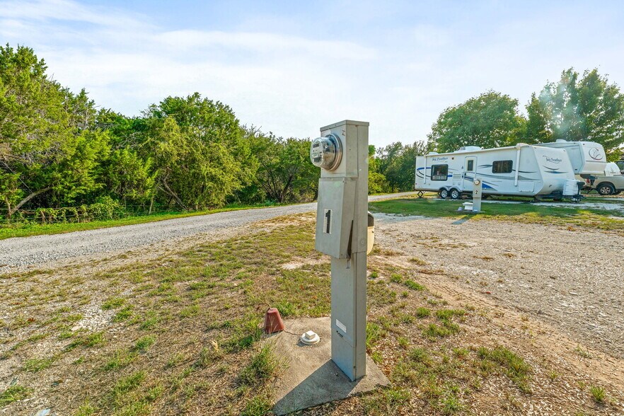 More Photos Of 1321 N FM 56, Glen Rose Specialty For Sale