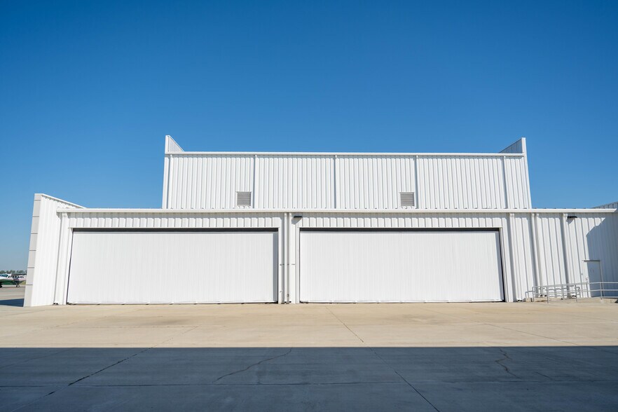 More Photos Of 7095 Roscoe Turner Rd, Kiln Airplane Hangar For Lease