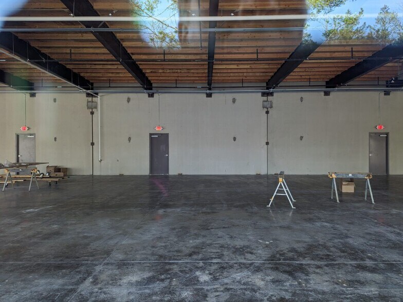 More Photos Of 6923 NW Friberg Strunk St, Camas Unknown For Lease