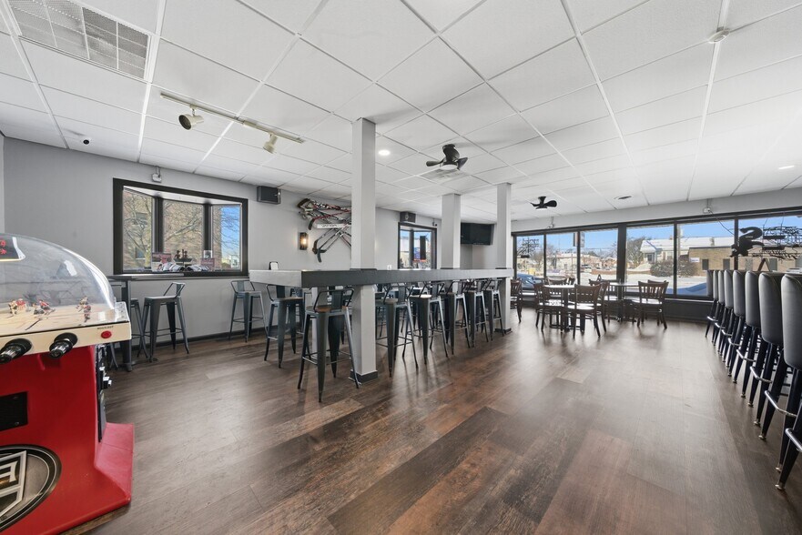 More Photos Of 7455 W Irving Park Rd, Chicago Freestanding For Sale