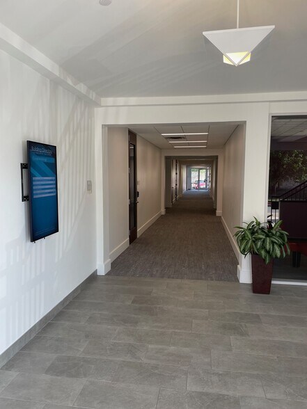 More Photos Of 11612 Bee Caves Rd, Austin Office For Lease