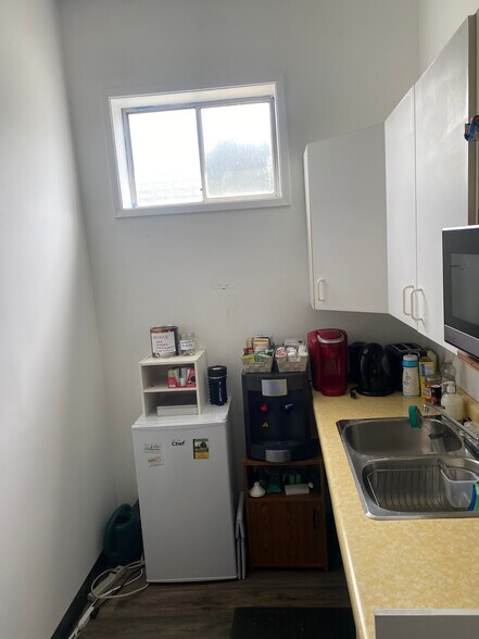 More Photos Of 4918 Napier St, Port Alberni Flex For Sale