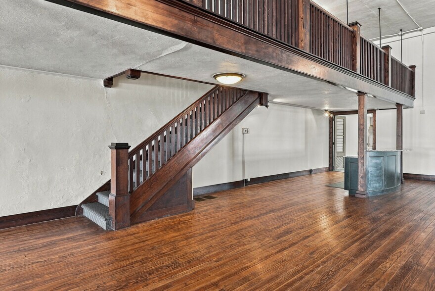 More Photos Of 204 S Broadway, Salisbury Specialty For Sale
