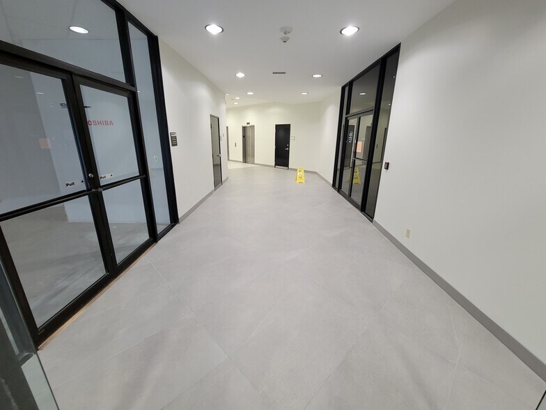 More Photos Of 1200 E Copeland Rd, Arlington Office For Lease