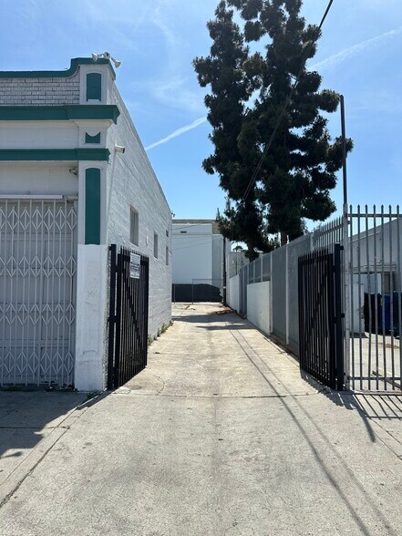 More Photos Of 5901 S Vermont Ave, Los Angeles Storefront For Lease