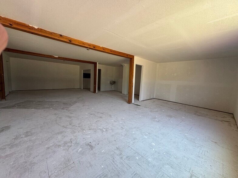 More Photos Of 4129 US-59 Hwy, Livingston Truck Terminal For Sale