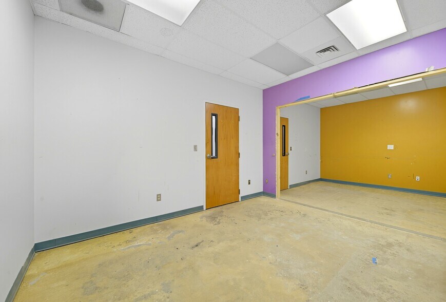 More Photos Of 508-514 Canterbury Rd, Kings Mountain Flex For Sale