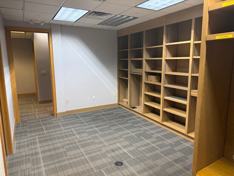 More Photos Of 2700 NW 43rd St, Gainesville Office For Lease