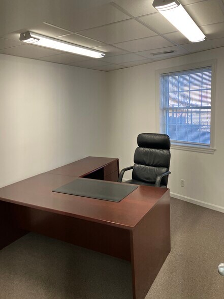 More Photos Of 27 Pine St, New Canaan Coworking Space