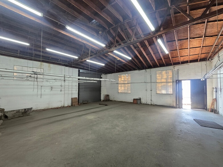 More Photos Of 2231 Long Beach Ave, Los Angeles Service For Sale