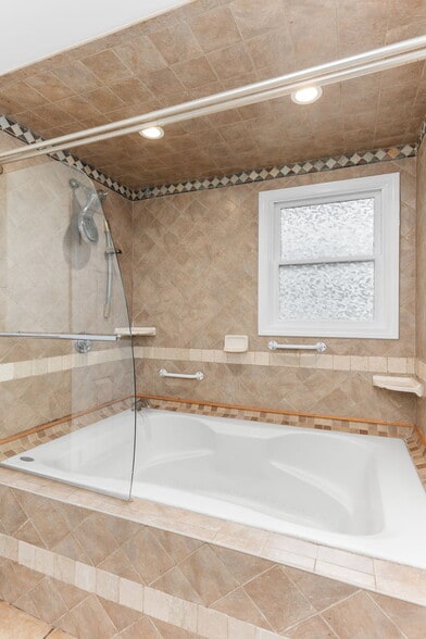 More Photos Of 280 Washington St, North Easton Flex For Sale