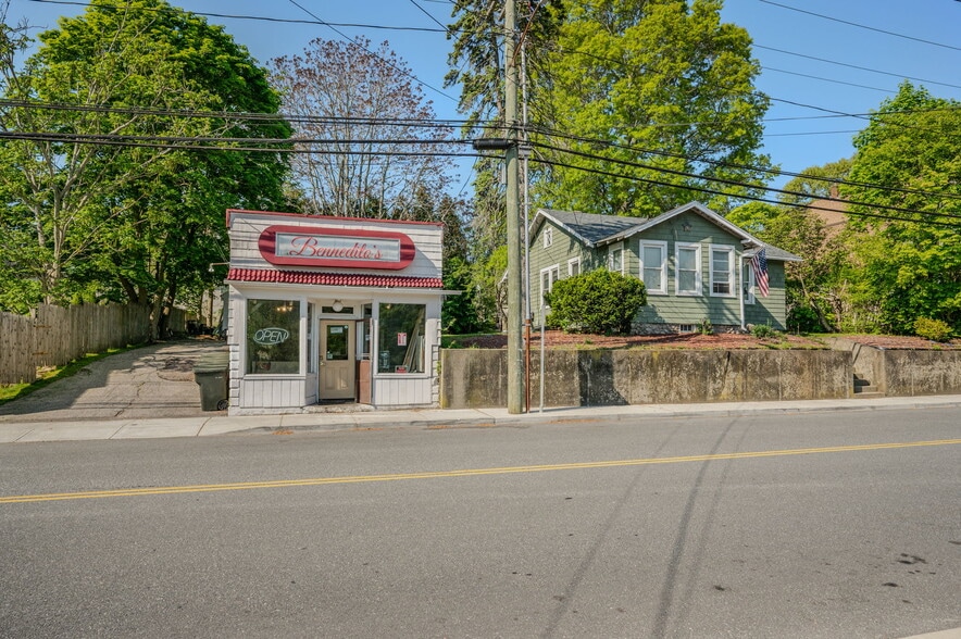 Primary Photo Of 233 Poquonnock Rd, Groton Restaurant For Sale