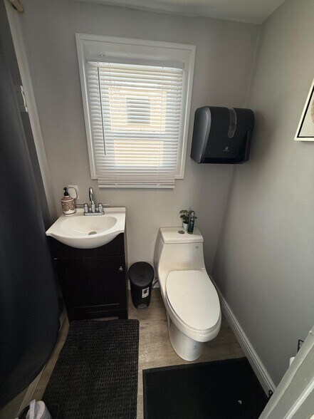 More Photos Of 218 Ronkonkoma Ave, Ronkonkoma Office For Sale