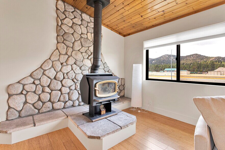 More Photos Of 614 W Fairway Blvd, Big Bear City Warehouse For Sale