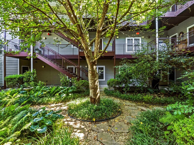 More Photos Of 64 Clingman Ave, Asheville Office For Sale