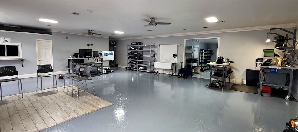 More Photos Of 6310 N Shepherd Dr, Houston Auto Salvage Facility For Sale