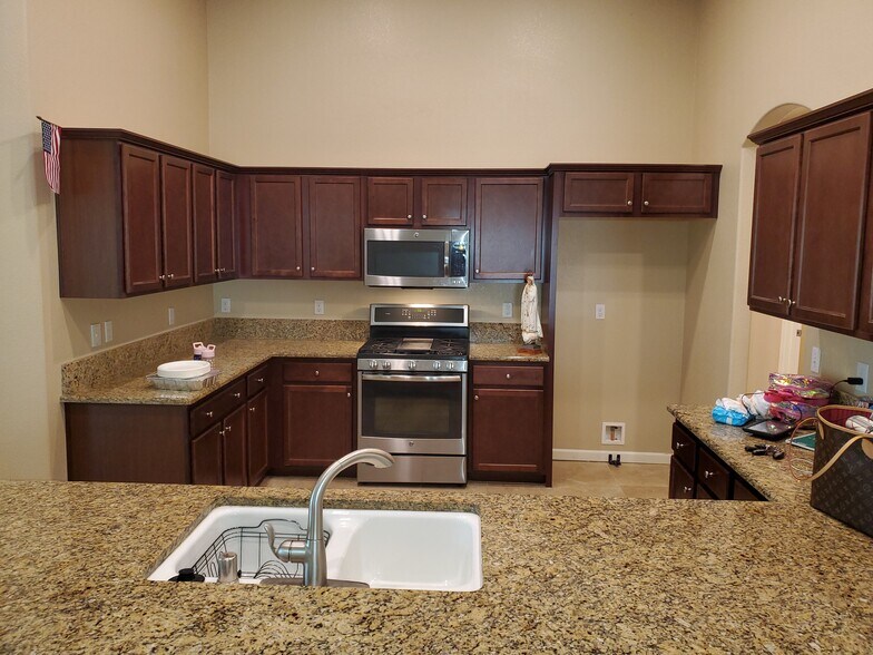 More Photos Of 145 N N St, Tulare Office For Sale