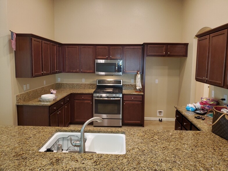 More Photos Of 145 N N St, Tulare Office For Lease