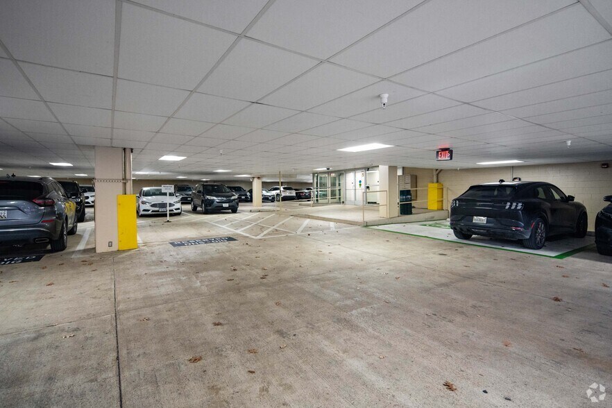 More Photos Of 6350 Walker Ln, Alexandria Office For Lease