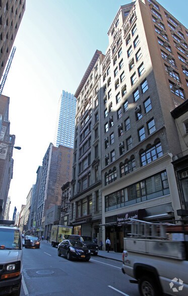 More Photos Of 36 W 37th St, New York Office For Lease