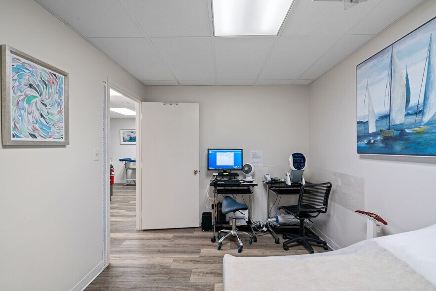 More Photos Of 9668-9683 Main St, Fairfax Medical For Lease