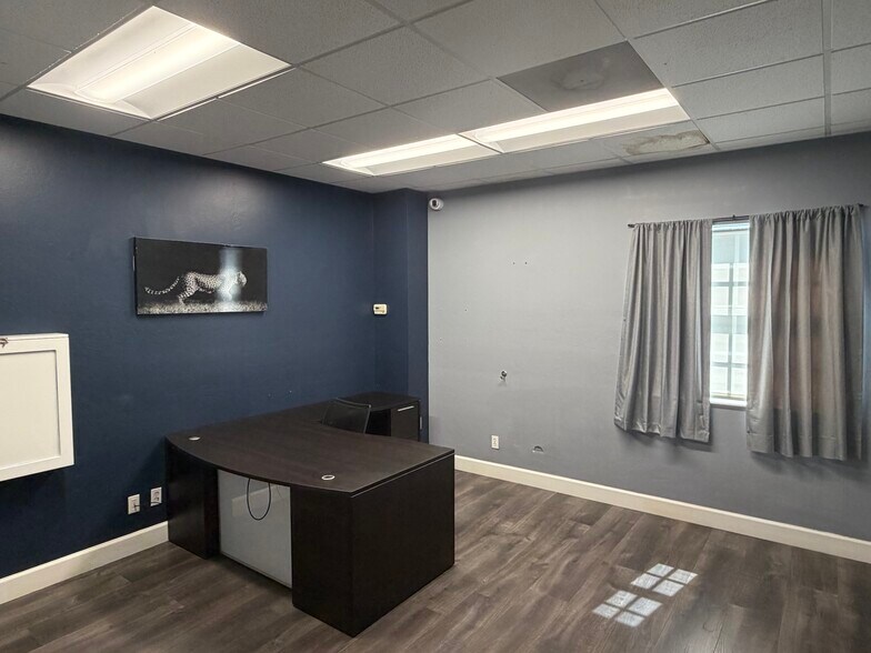 More Photos Of 5600 Zip Dr, Fort Myers Warehouse For Sale
