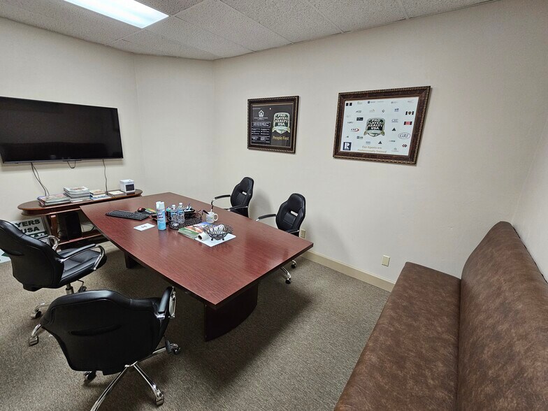 More Photos Of 2732 Capital NE, Tallahassee Medical For Sale