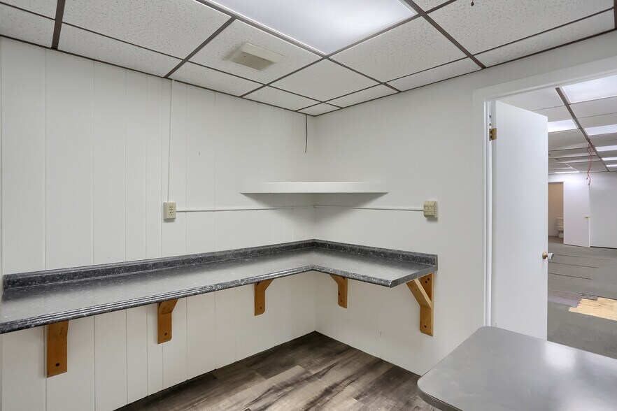 More Photos Of 708 Ekastown Rd, Sarver General Retail For Sale