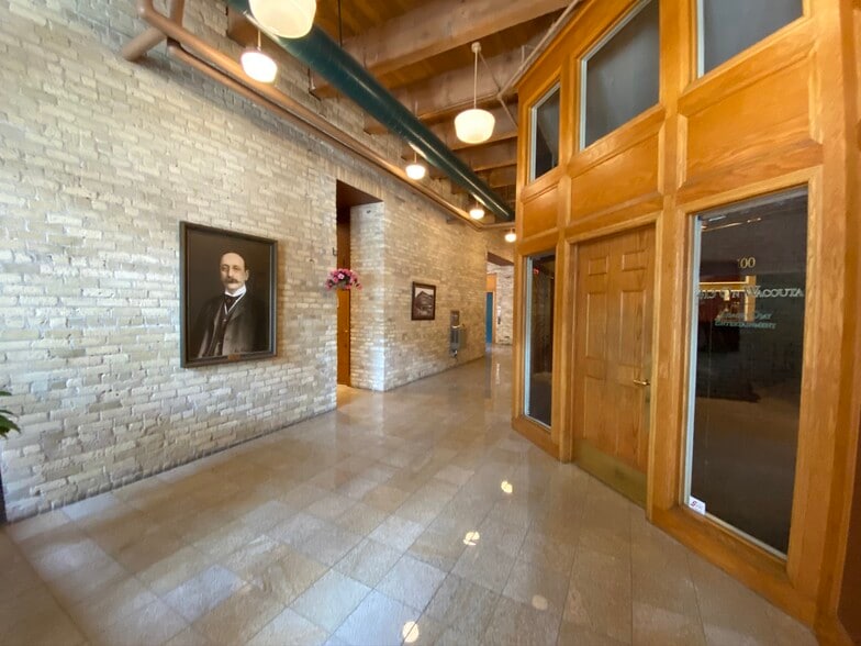 More Photos Of 413 Wacouta St, Saint Paul Office Residential For Lease