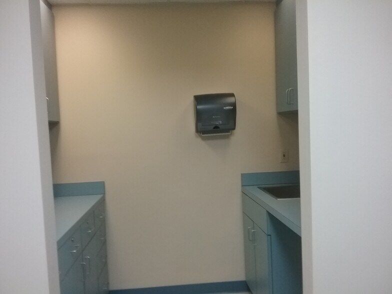 More Photos Of 9506 Hospital Ave, Nassawadox Medical For Sale