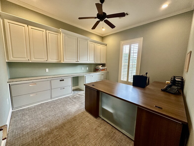 More Photos Of 302 Highland Park Cove, Ridgeland Medical For Sale