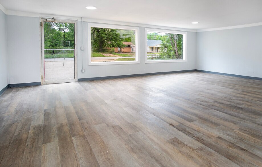 More Photos Of 2410 Angeline St, Kilgore Freestanding For Lease