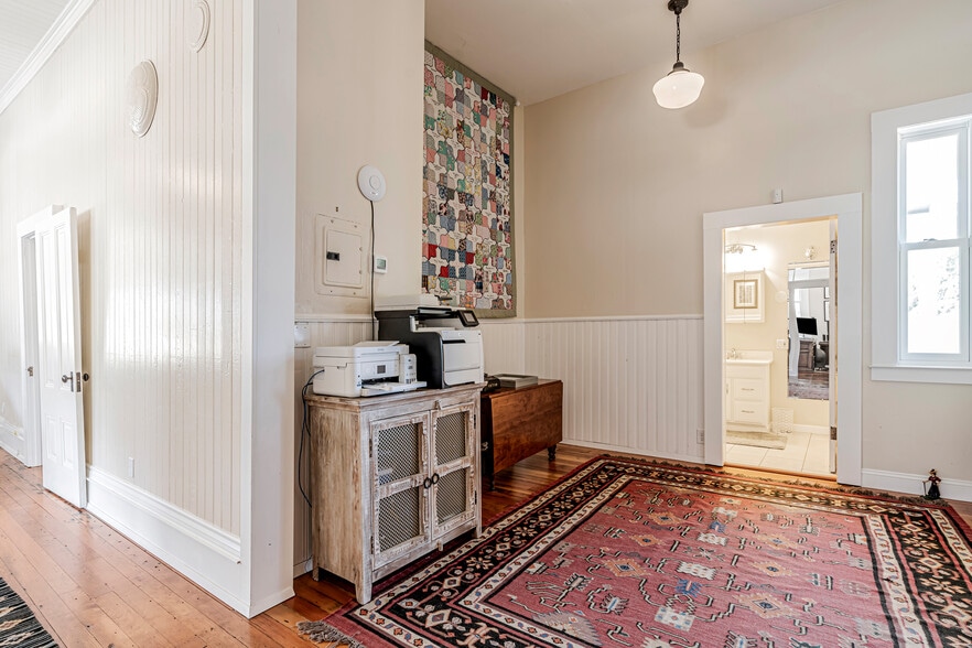 More Photos Of 602 W K St, Benicia Freestanding For Sale