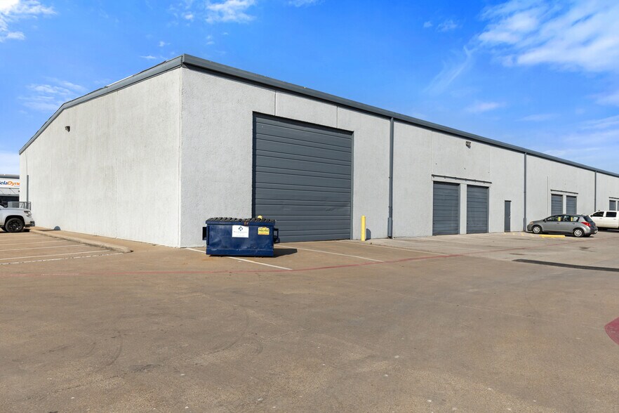 More Photos Of 812-814 Blue Mound Rd, Saginaw Warehouse For Lease