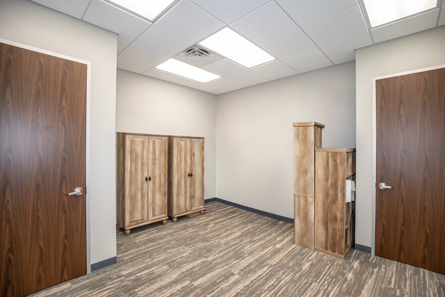 More Photos Of 2605 Columbia Memorial Pky, Kemah Office For Lease