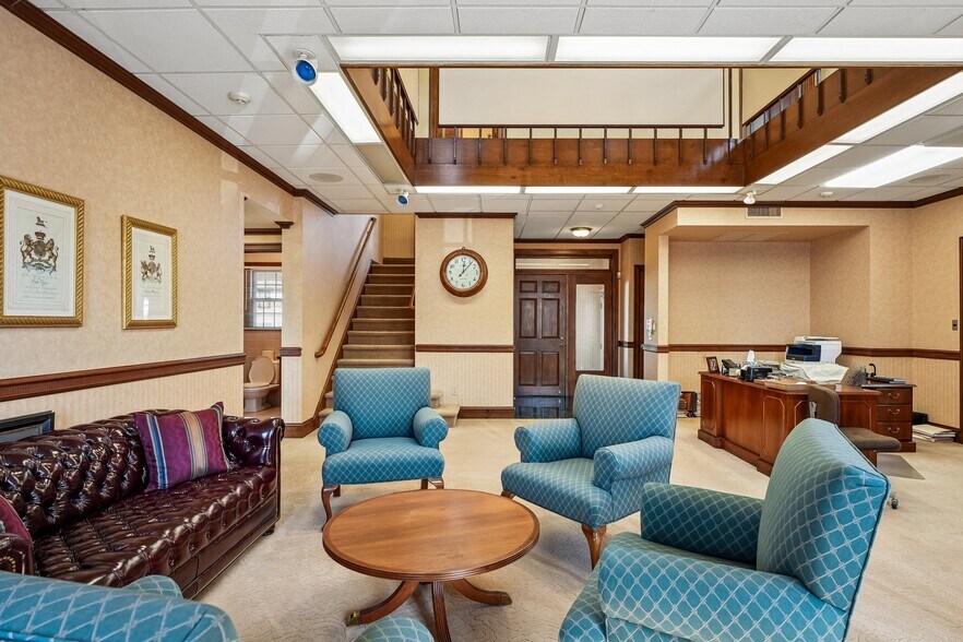 More Photos Of 37 Park Ave, Lyndhurst Office For Sale