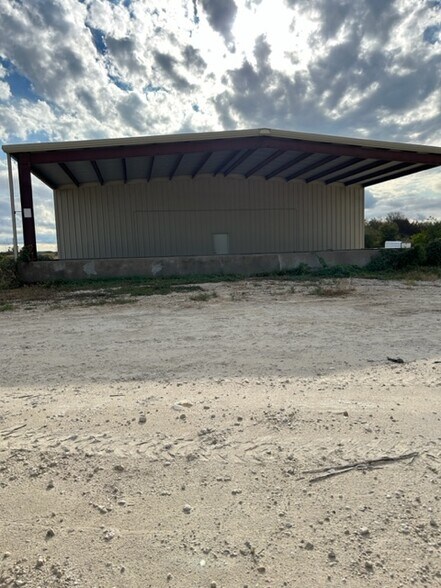 More Photos Of 1658 County Road 412, Glen Rose Warehouse For Lease