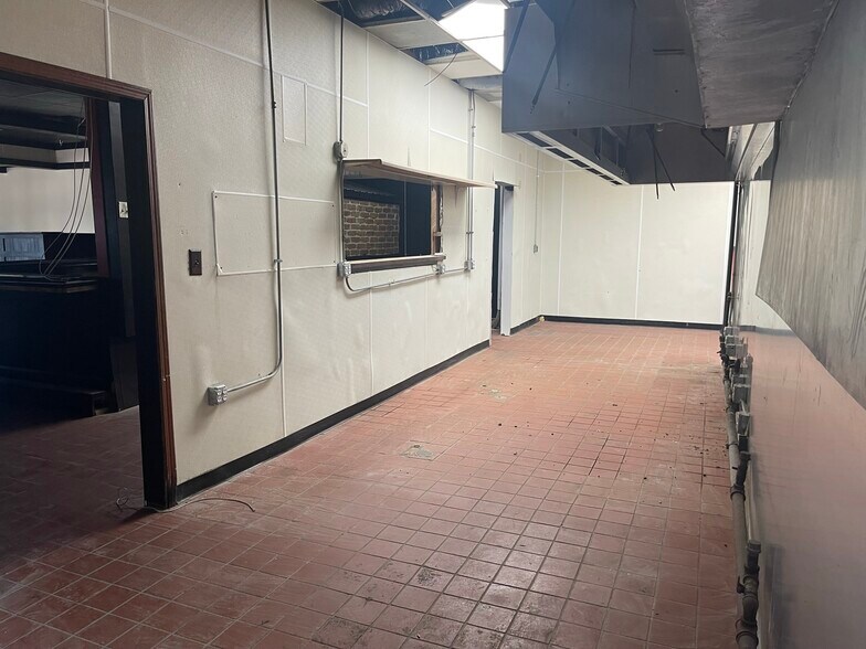 More Photos Of 1423 E Mound Rd, Decatur General Retail For Sale