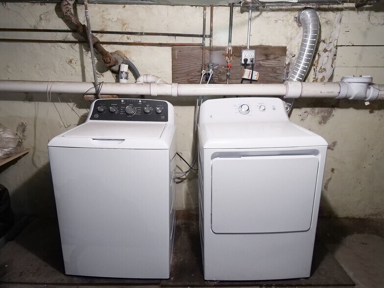 More Photos Of 3256-3258 N Elston Ave, Chicago Storefront Retail Residential For Sale