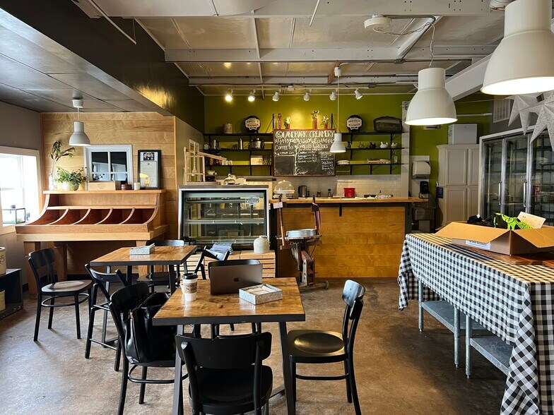 More Photos Of 6895 Paoli Rd, Belleville Restaurant For Sale