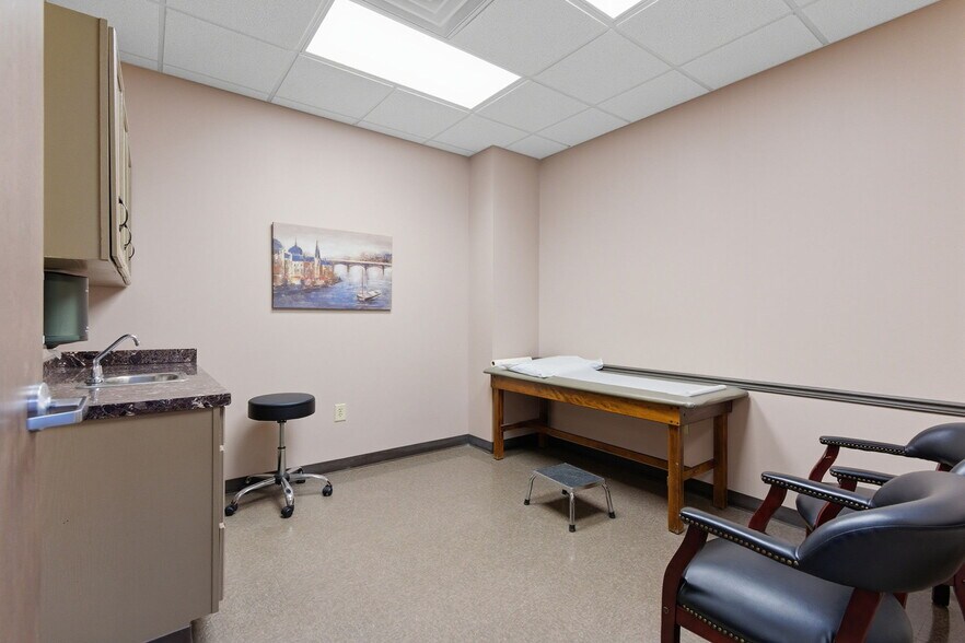 More Photos Of 142 Hampton Ct, Commerce Rehabilitation Center For Sale