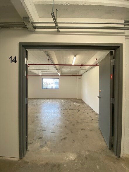More Photos Of 901 E 31st St, Los Angeles Manufacturing For Lease