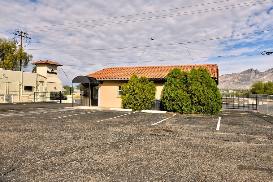 More Photos Of 3854 E Fort Lowell Rd, Tucson Freestanding For Sale