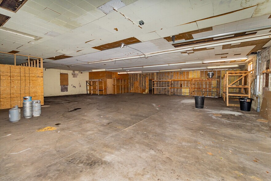 More Photos Of 1627 S Hillside St, Wichita Freestanding For Sale