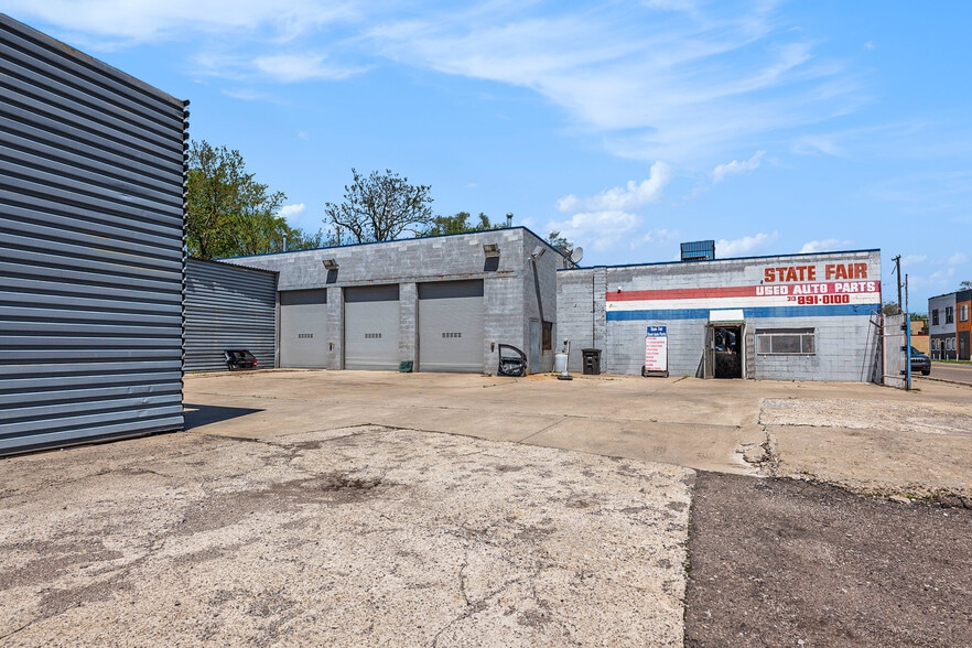 More Photos Of 20041 John R St, Detroit Service For Sale