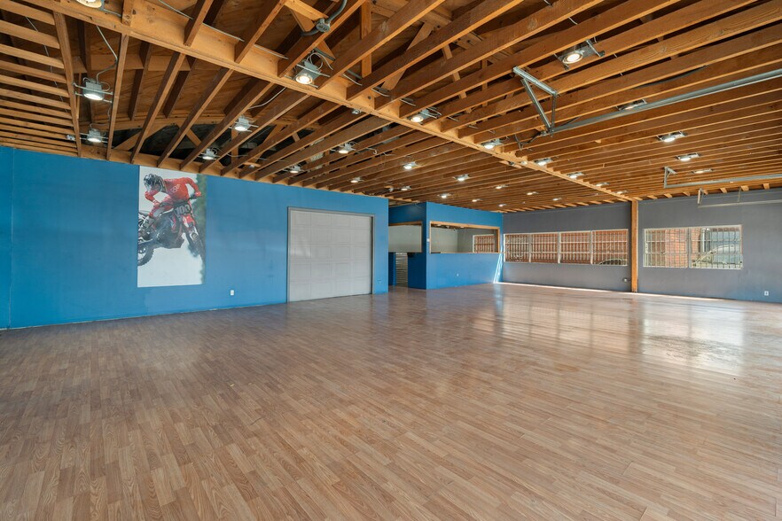 More Photos Of 821 W Olive St, Inglewood Warehouse For Lease