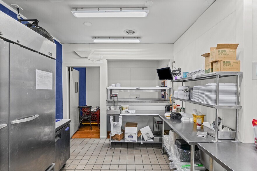 More Photos Of 125 S Market St, Paxton Specialty For Sale