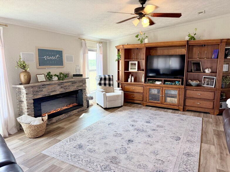 More Photos Of 14951 Interstate 35 Expy, Moore Flex For Sale