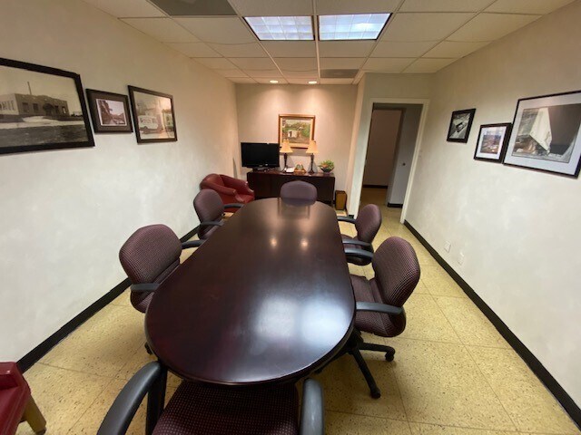 More Photos Of 9100 W Plainfield Rd, Brookfield Warehouse For Lease